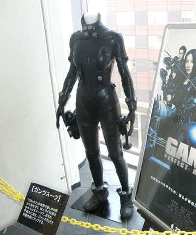 20110413GANTZ_suit.jpg